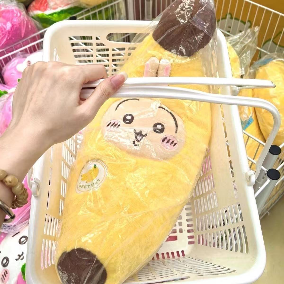 Beliebtes Chiikawa-Frucht-Bana – Throw Pillow Bewertung und Preis